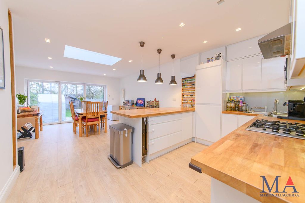 Property photo 1 of 23