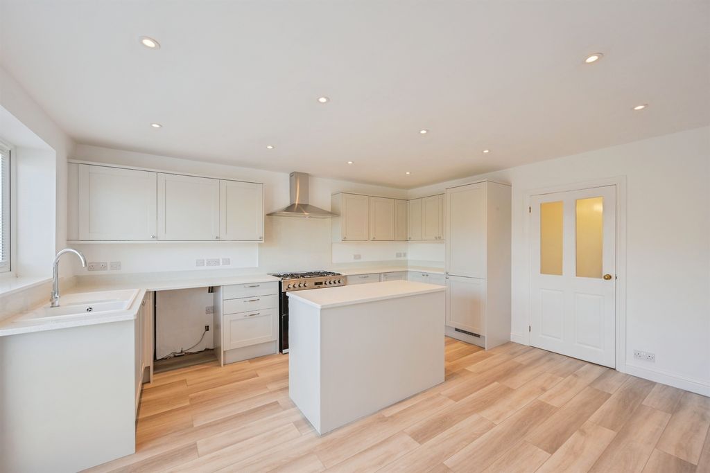 Property photo 2 of 17 Kitchen Diner
