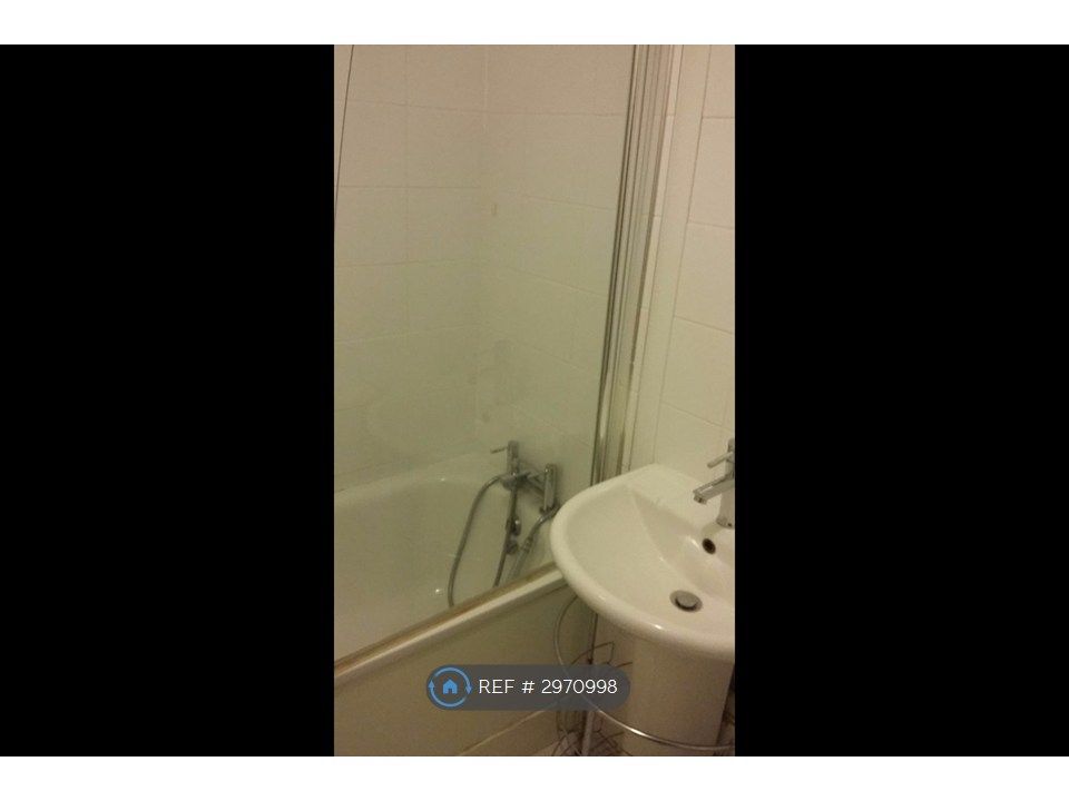 Property photo 3 of 9 Bathroom