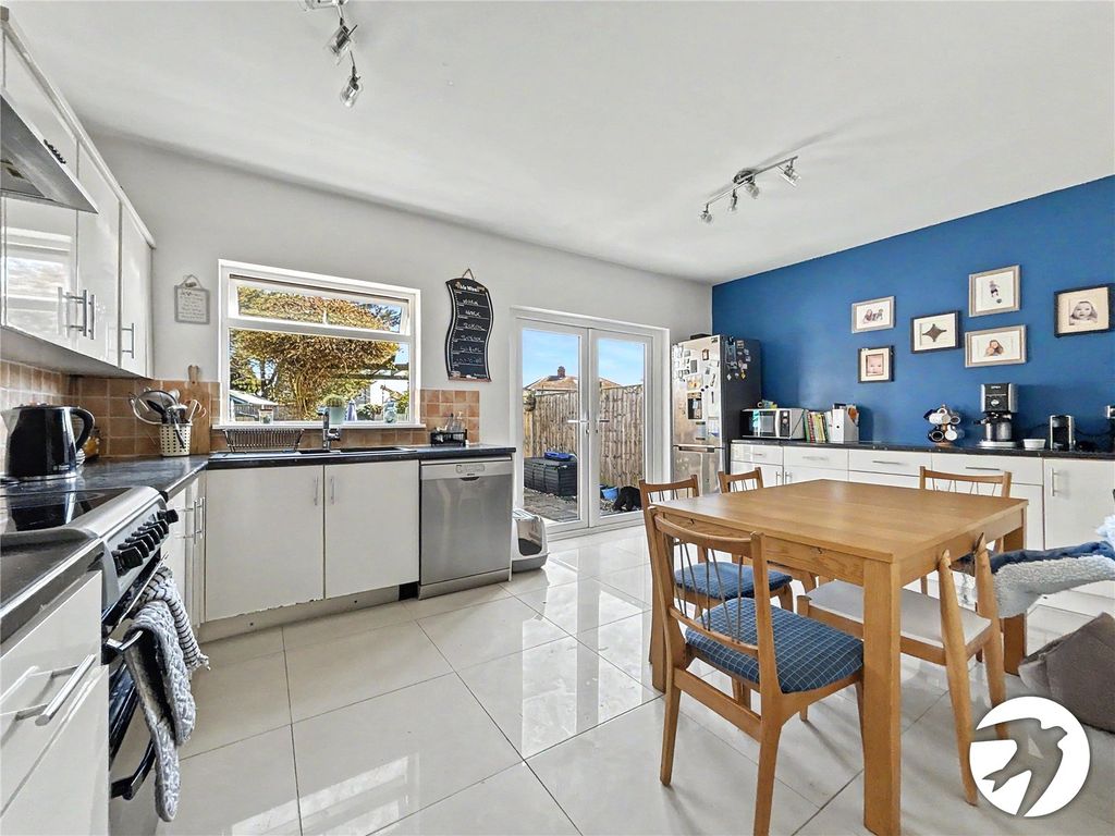 Property photo 2 of 33 Picture No. 21