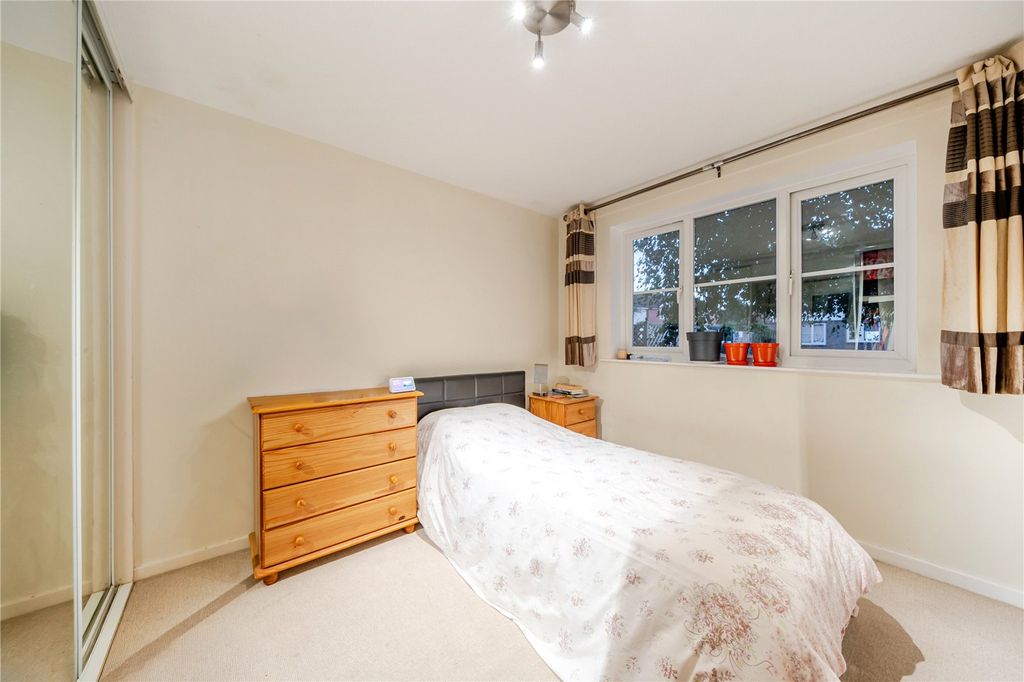 Property photo 3 of 11 Picture No. 15