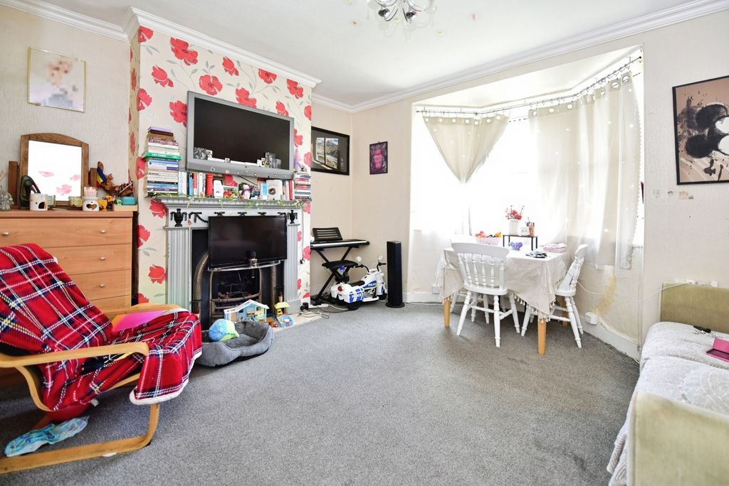 Property photo 2 of 16 Photo