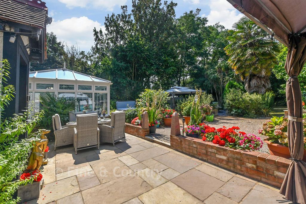 Property photo 2 of 16 Patio / Decking