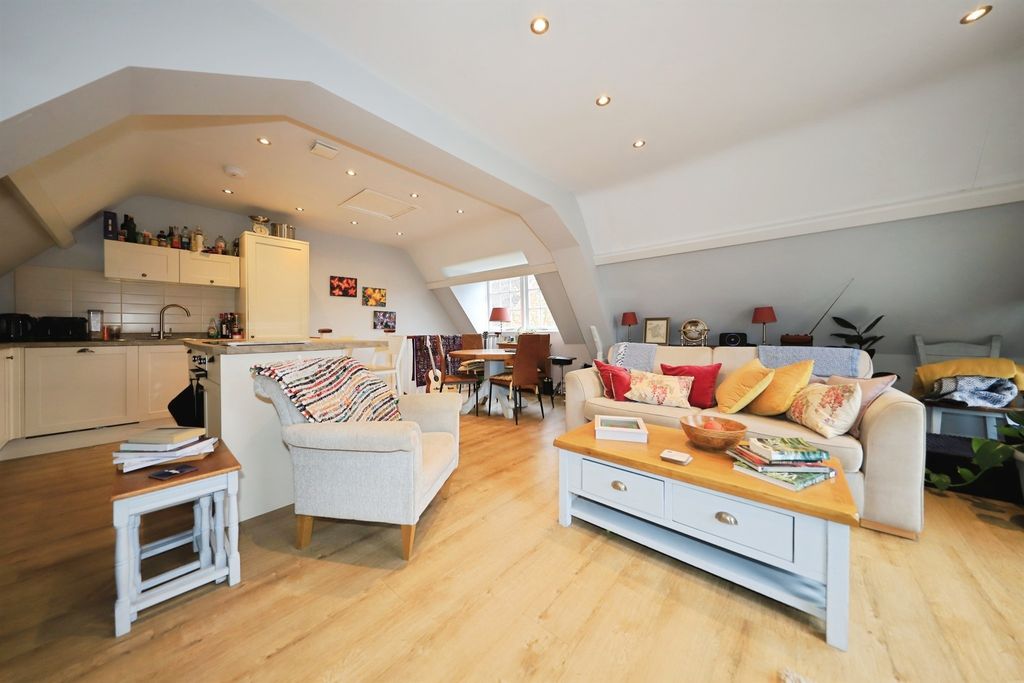 Property photo 2 of 15 Image