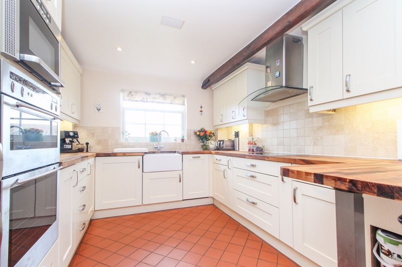 Property photo 2 of 19 Kitchen/Breakfast Room