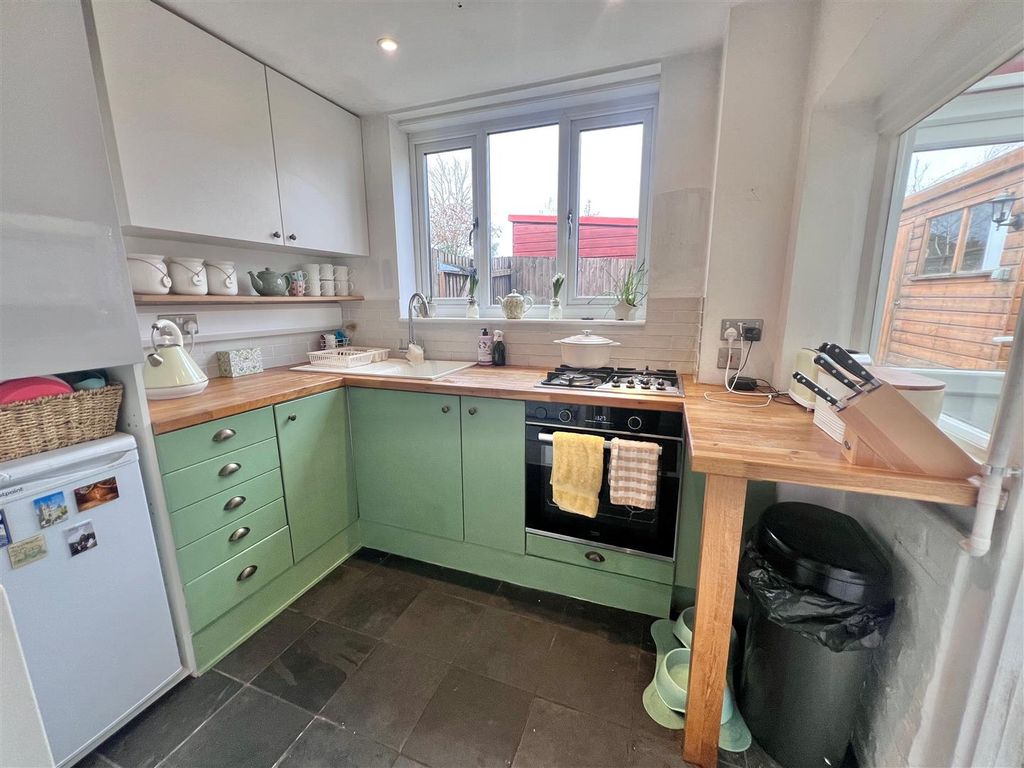 Property photo 3 of 12 Kitchen 2.Jpg