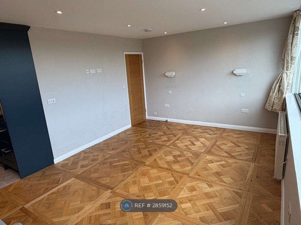 Property photo 2 of 27