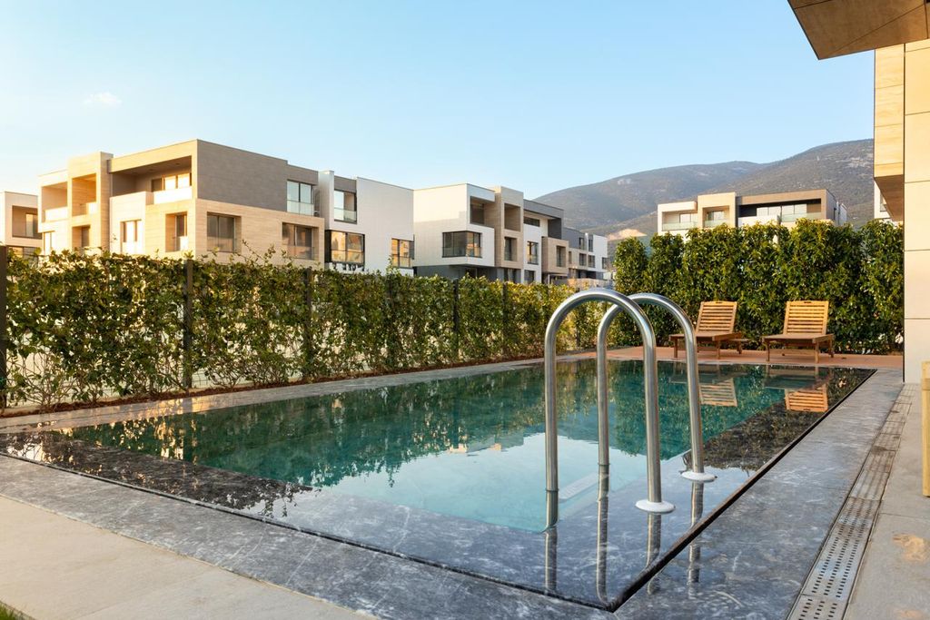 Property photo 1 of 53