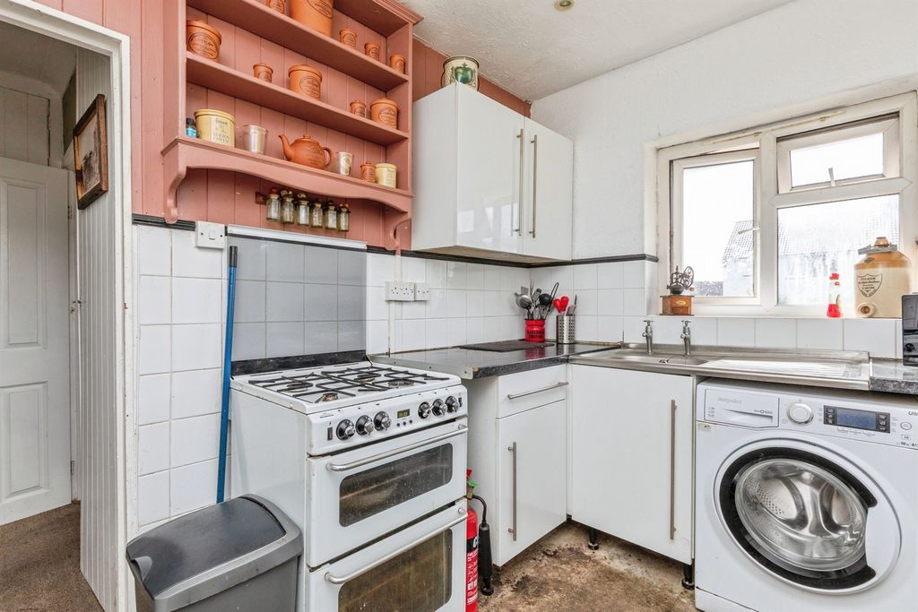 Property photo 3 of 18