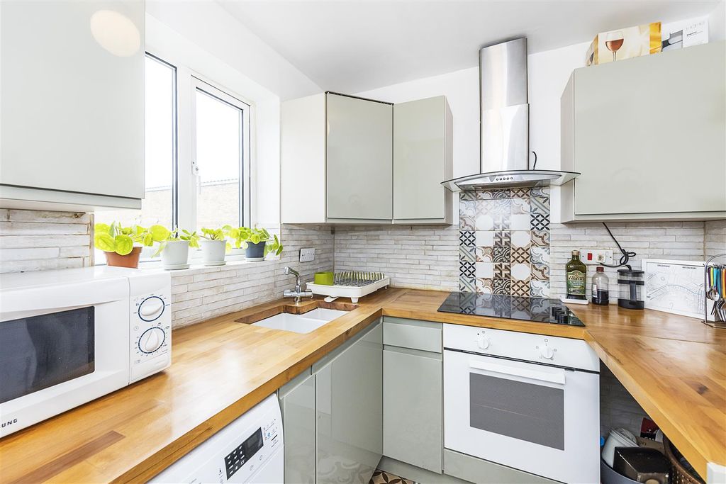 Property photo 3 of 9 3