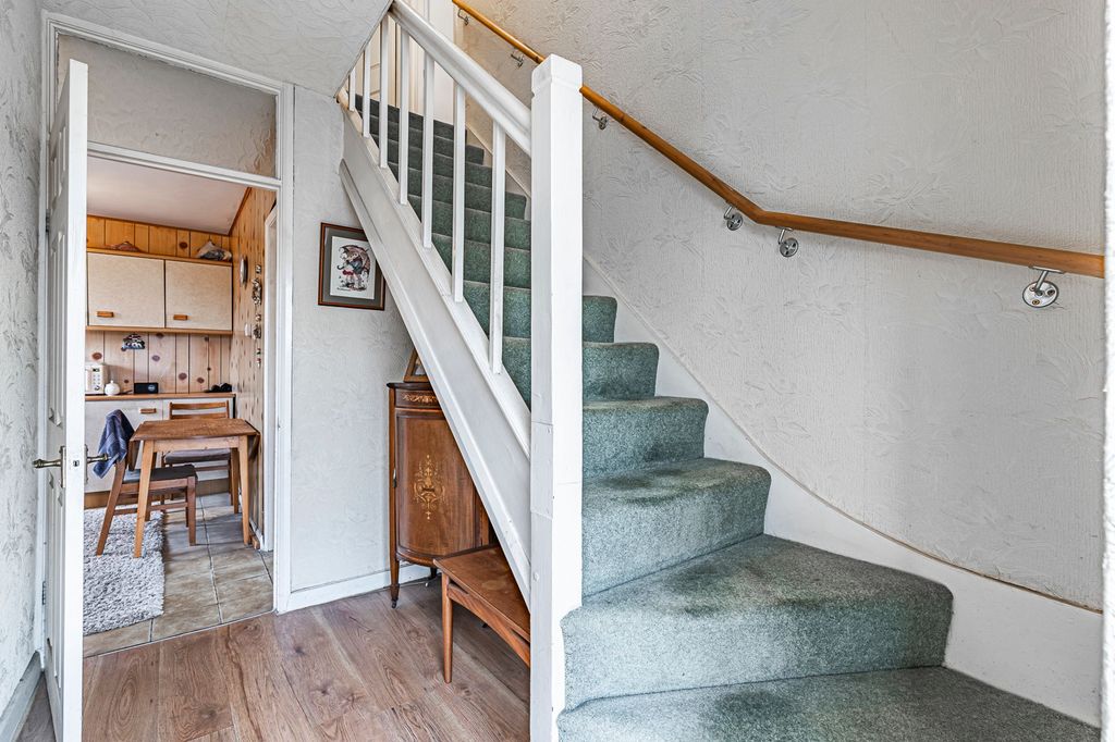 Property photo 3 of 28