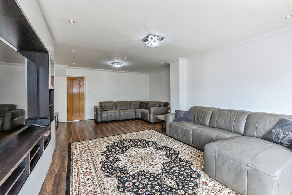Property photo 3 of 19 Living Room