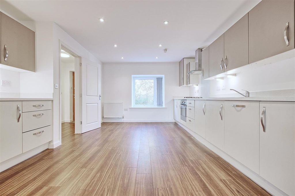 Property photo 2 of 20 Kitchen.Jpg