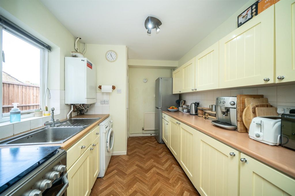 Property photo 3 of 25 53-Burnham-Road-1015.Jpg