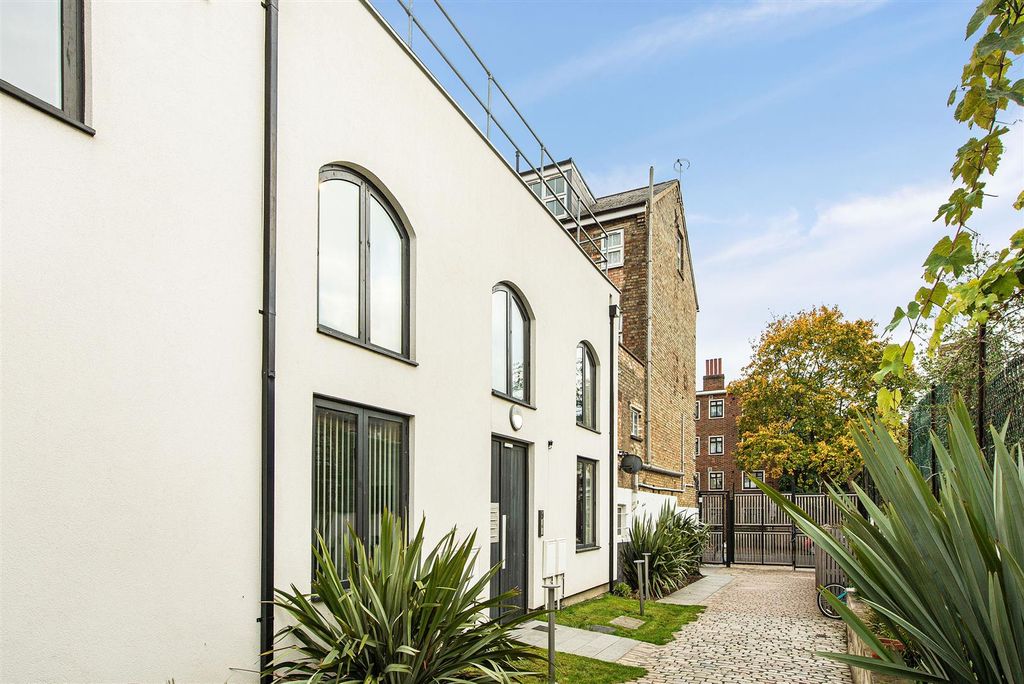 Property photo 1 of 14 31758_Davies_And_Davies_21_Fonthill_Mews_12_Lo.Jpg