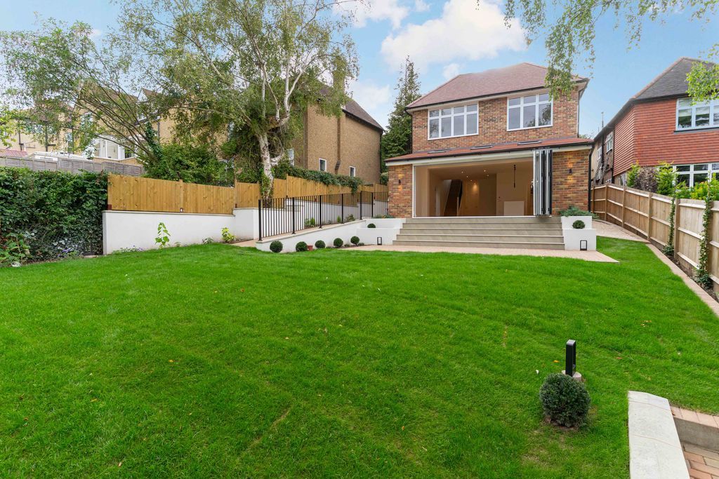 Property photo 2 of 24 Photo 9