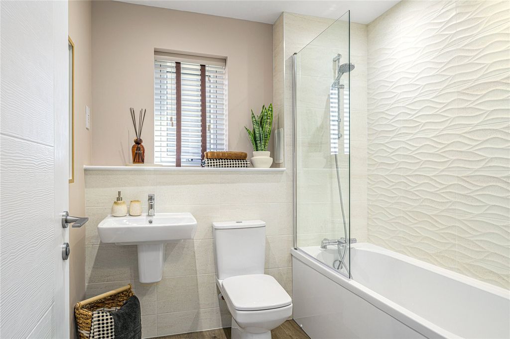 Property photo 3 of 13 Bathroom