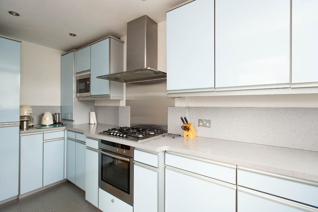 Property photo 3 of 14 Kitchen