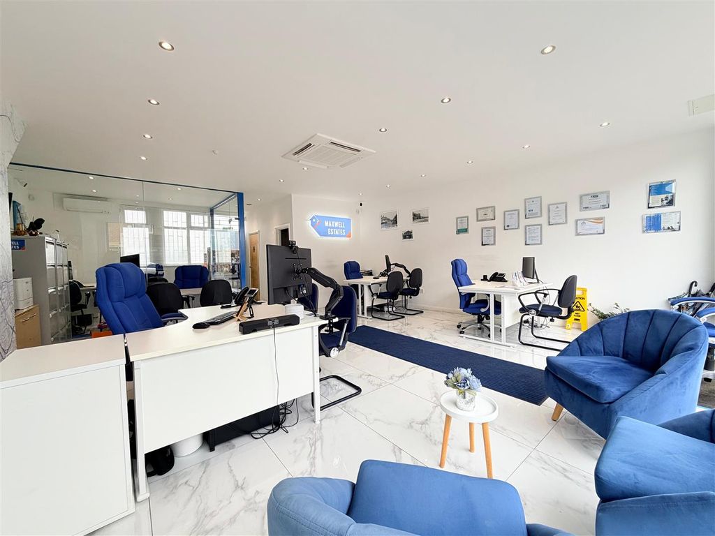 Property photo 2 of 18 Office 2