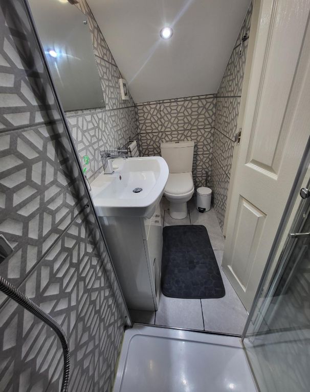 Property photo 3 of 10 Room