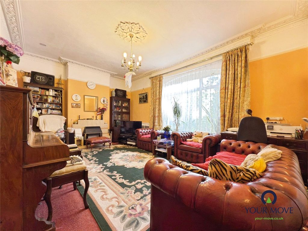 Property photo 2 of 18 Lounge