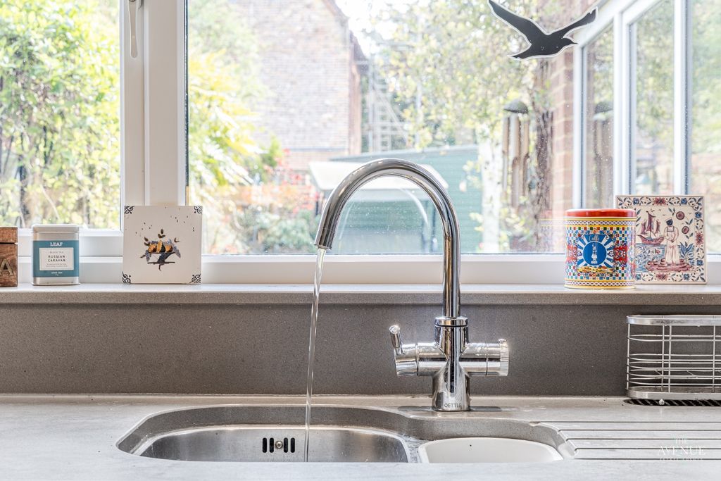 Property photo 3 of 25 4695095