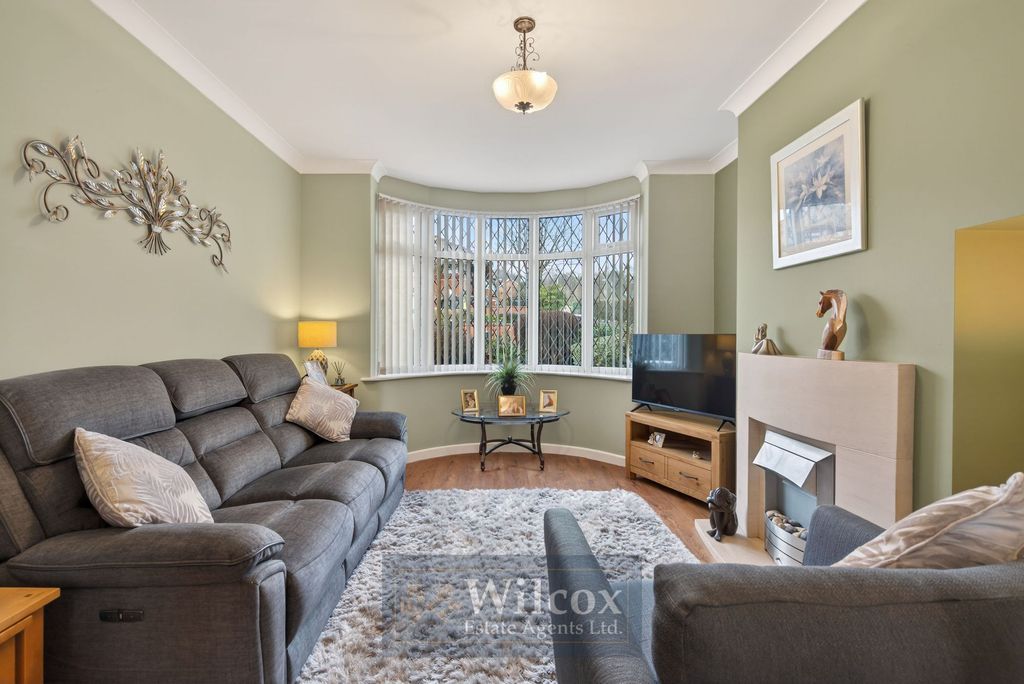 Property photo 2 of 32