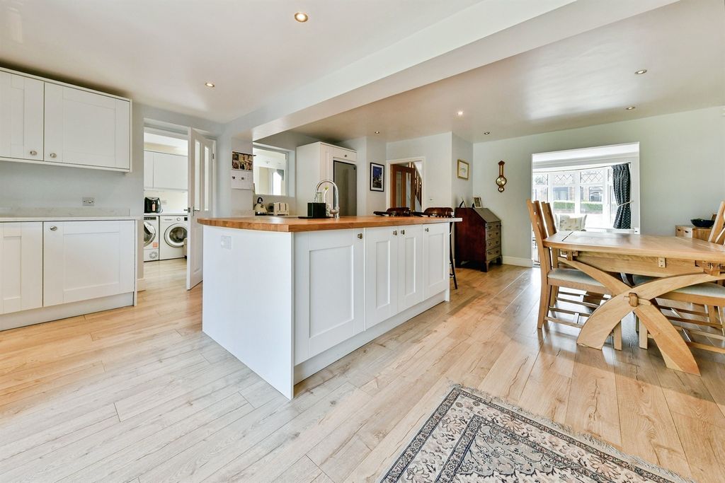 Property photo 3 of 24