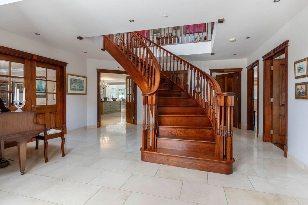 Property photo 3 of 31