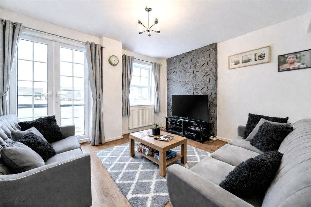 Property photo 3 of 8 Picture No. 21