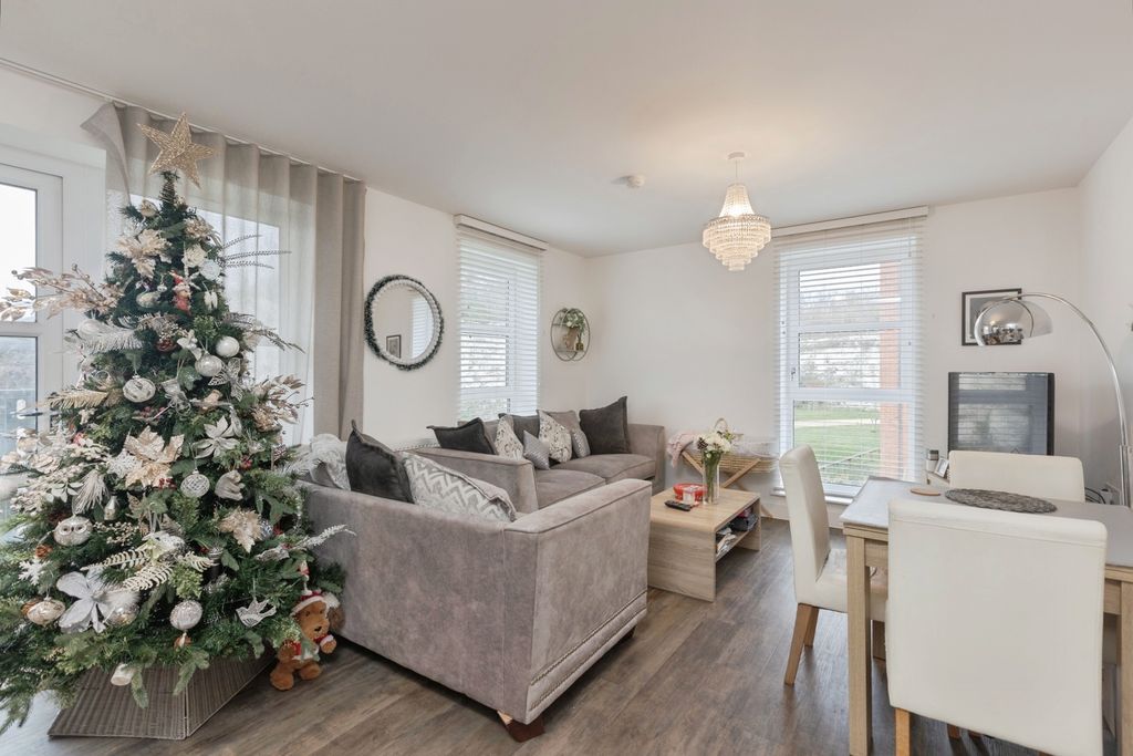 Property photo 3 of 14 Lounge / Dining Room