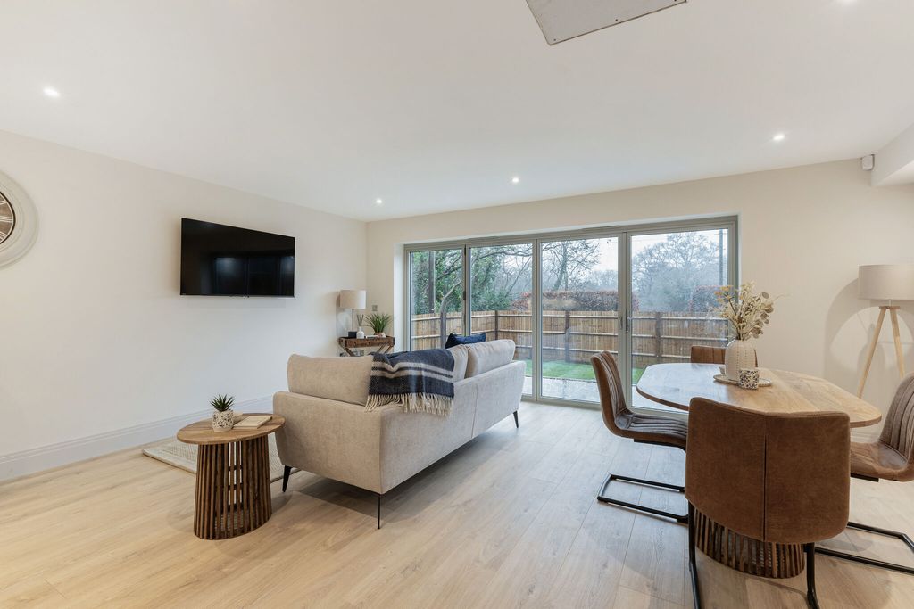 Property photo 3 of 14 *Show Home*