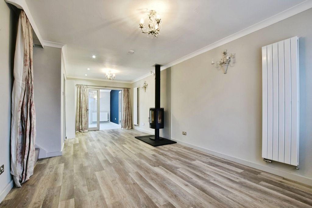 Property photo 2 of 18 Pbox-Img.Jpg