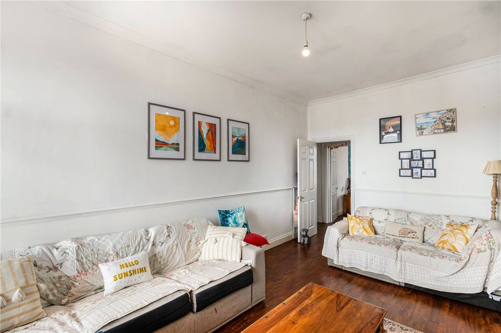 Property photo 1 of 9 Reception