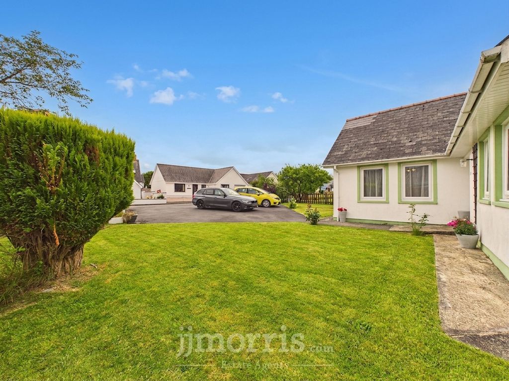Property photo 2 of 27