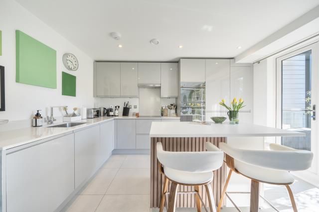 Property photo 2 of 10 Kitchen