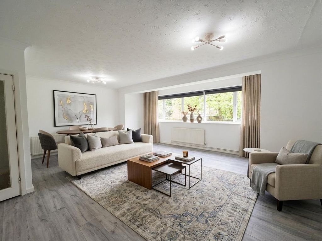 Property photo 1 of 10 Living Room