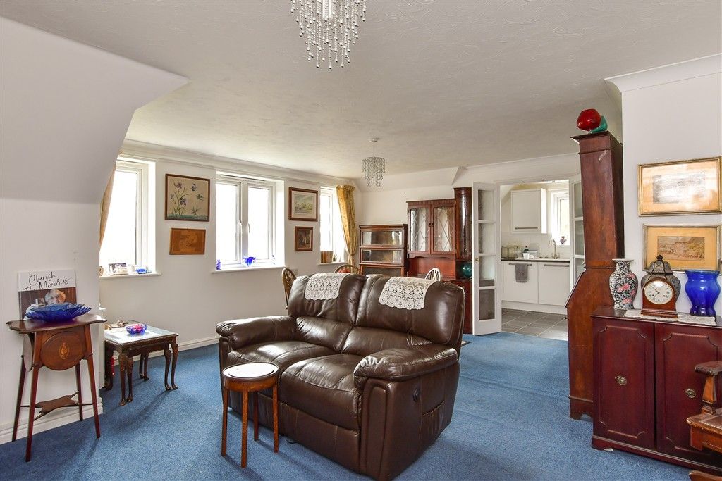 Property photo 1 of 14 Lounge