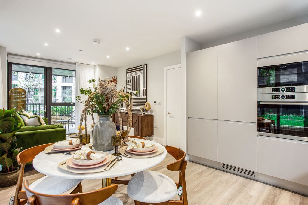 Property photo 3 of 10 69804_Show-Flat-Heathside (9).Jpg