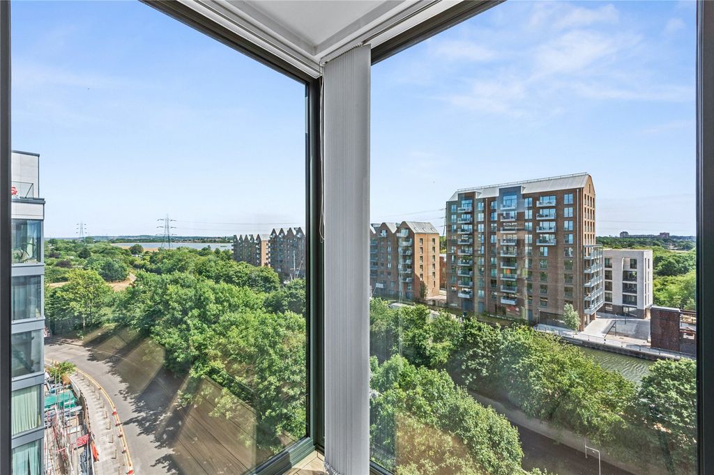 Property photo 3 of 38 Picture No. 35