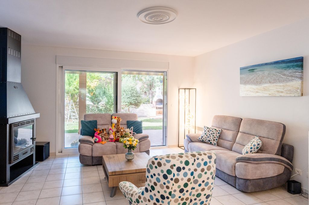 Property photo 3 of 21