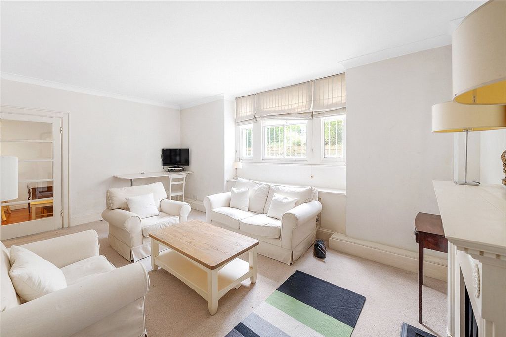 Property photo 2 of 10 Sitting Room