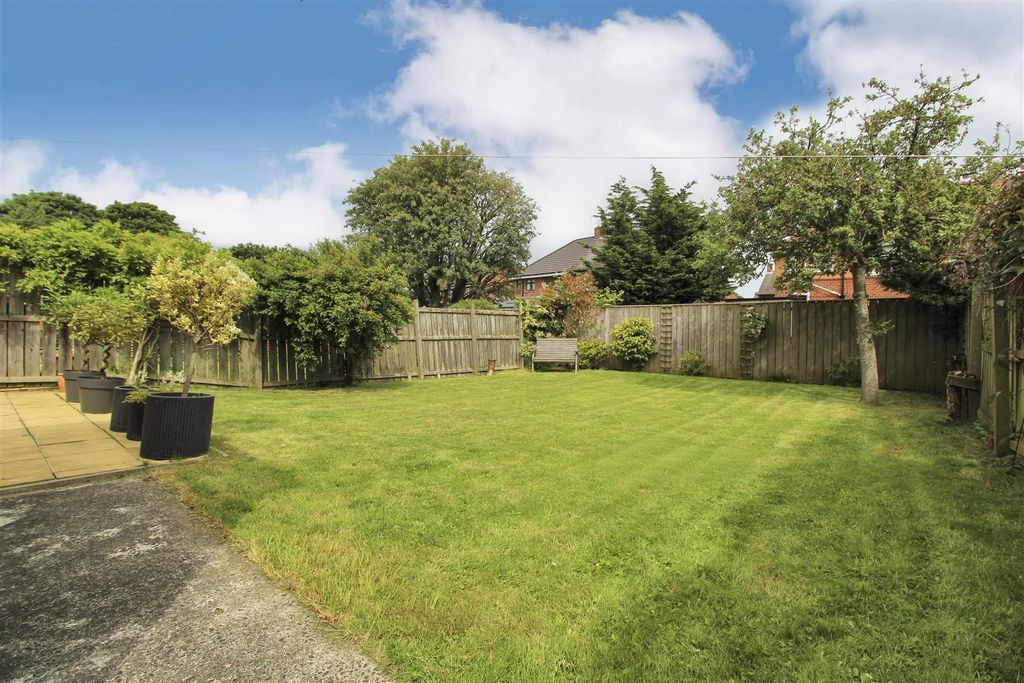 Property photo 2 of 19 Rear Gardens