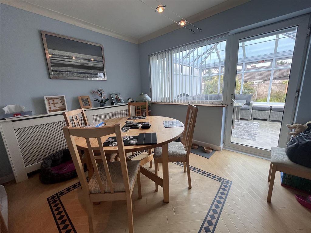 Property photo 3 of 12 Dining Area