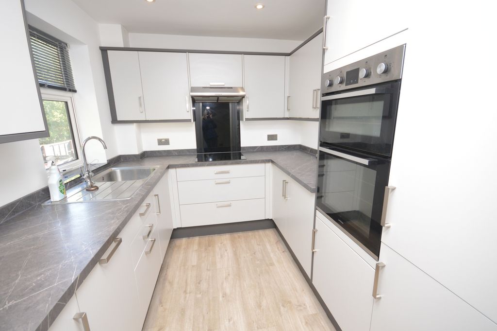 Property photo 3 of 14 Kitchen