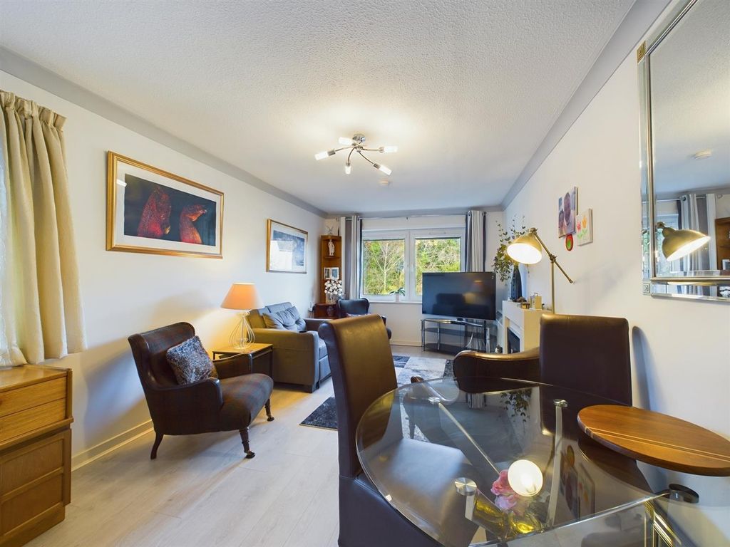 Property photo 3 of 16 Cam01486G0-Pr0572-Still004.Jpg