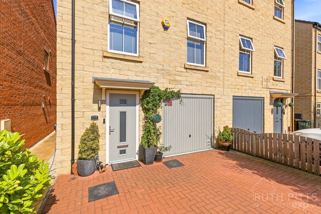 Property photo 2 of 34