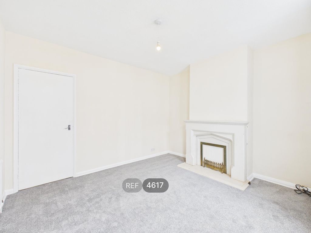 Property photo 3 of 10 Living Room