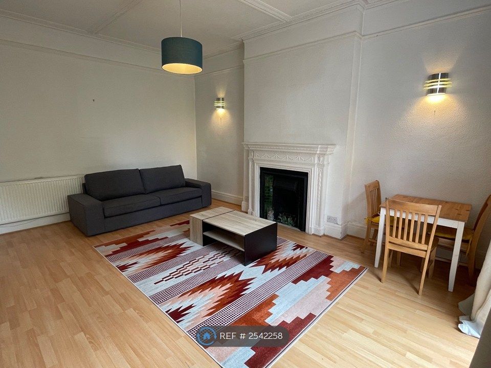 Property photo 1 of 7 Living Room