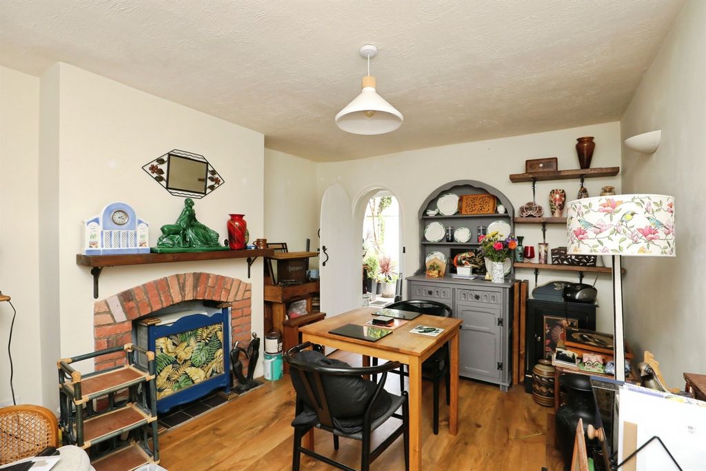 Property photo 3 of 17
